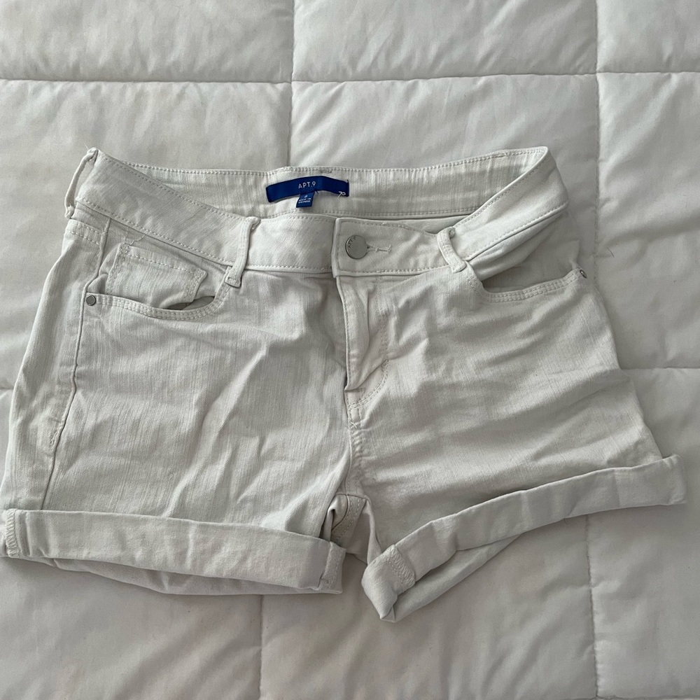 Apt. 9 Shite Short Shorts